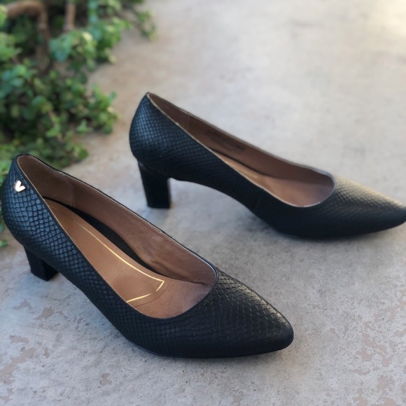 mia block heel vionic